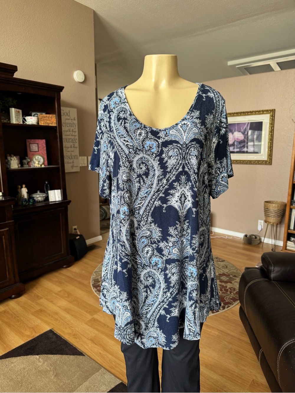 Esenchel blue, black & white paisley scoop neck tunic blouse. Size 1X